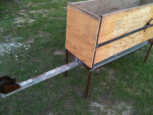 Flow through worm bin